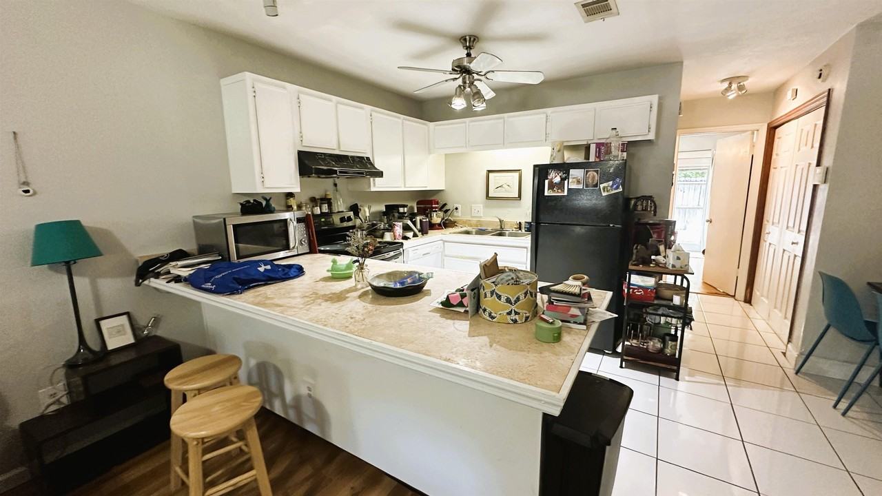1059 Ocala Rd - Photo 4 of 19