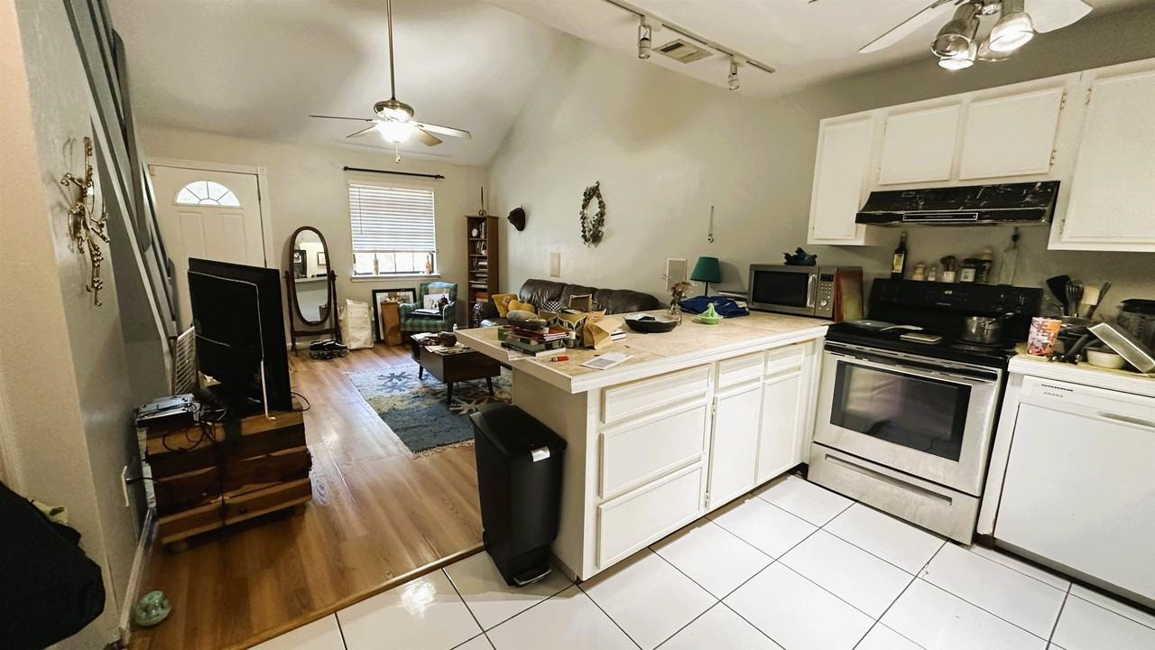 1059 Ocala Rd - Photo 6 of 19