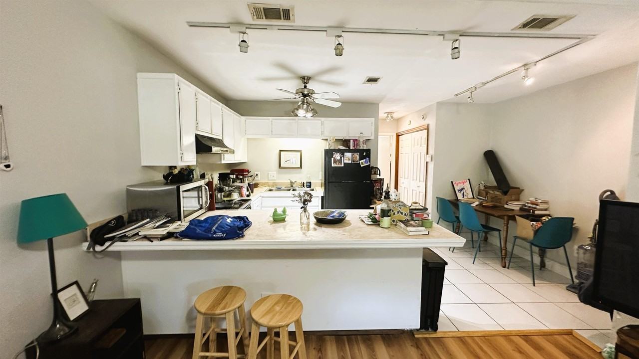 1059 Ocala Rd - Photo 7 of 19