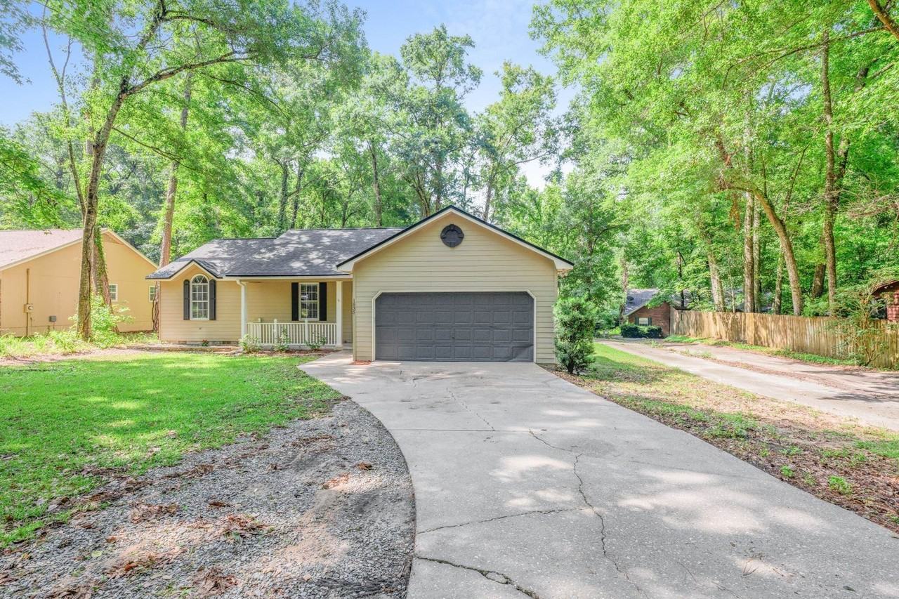 1835 Folkstone Rd - Photo 4 of 37