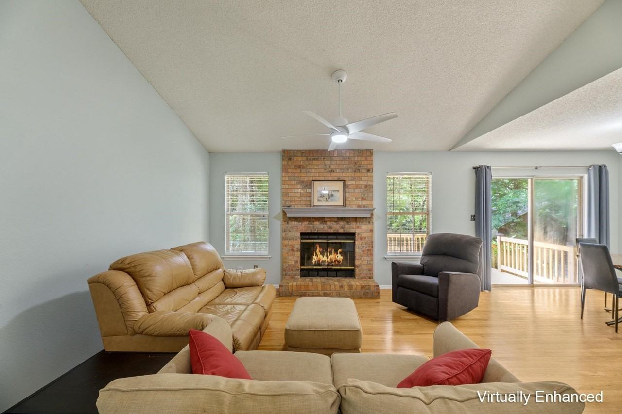1835 Folkstone Rd - Photo 5 of 37