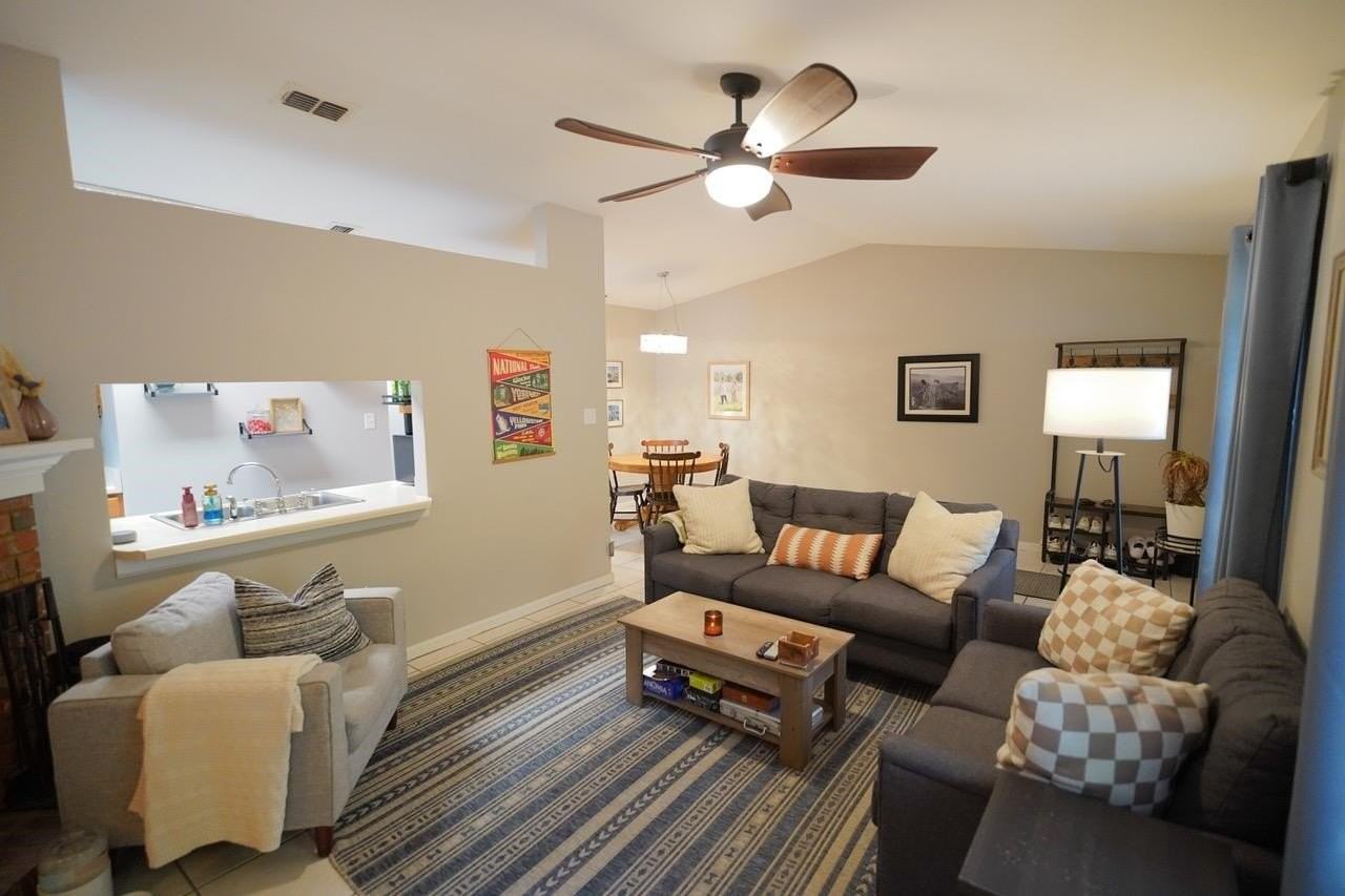 129 Whetherbine Way W - Photo 5 of 31