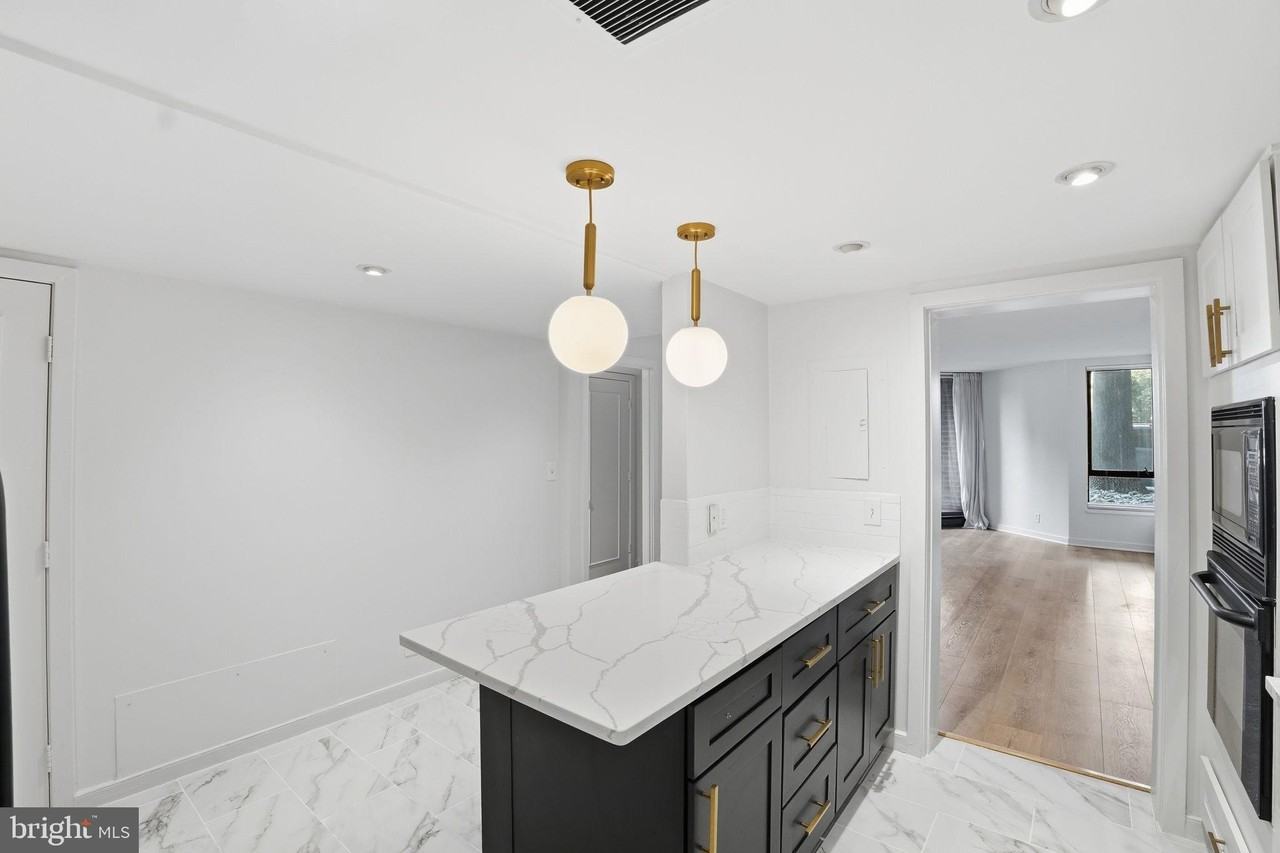 1099 22nd St Nw #106 - Photo 3 of 20