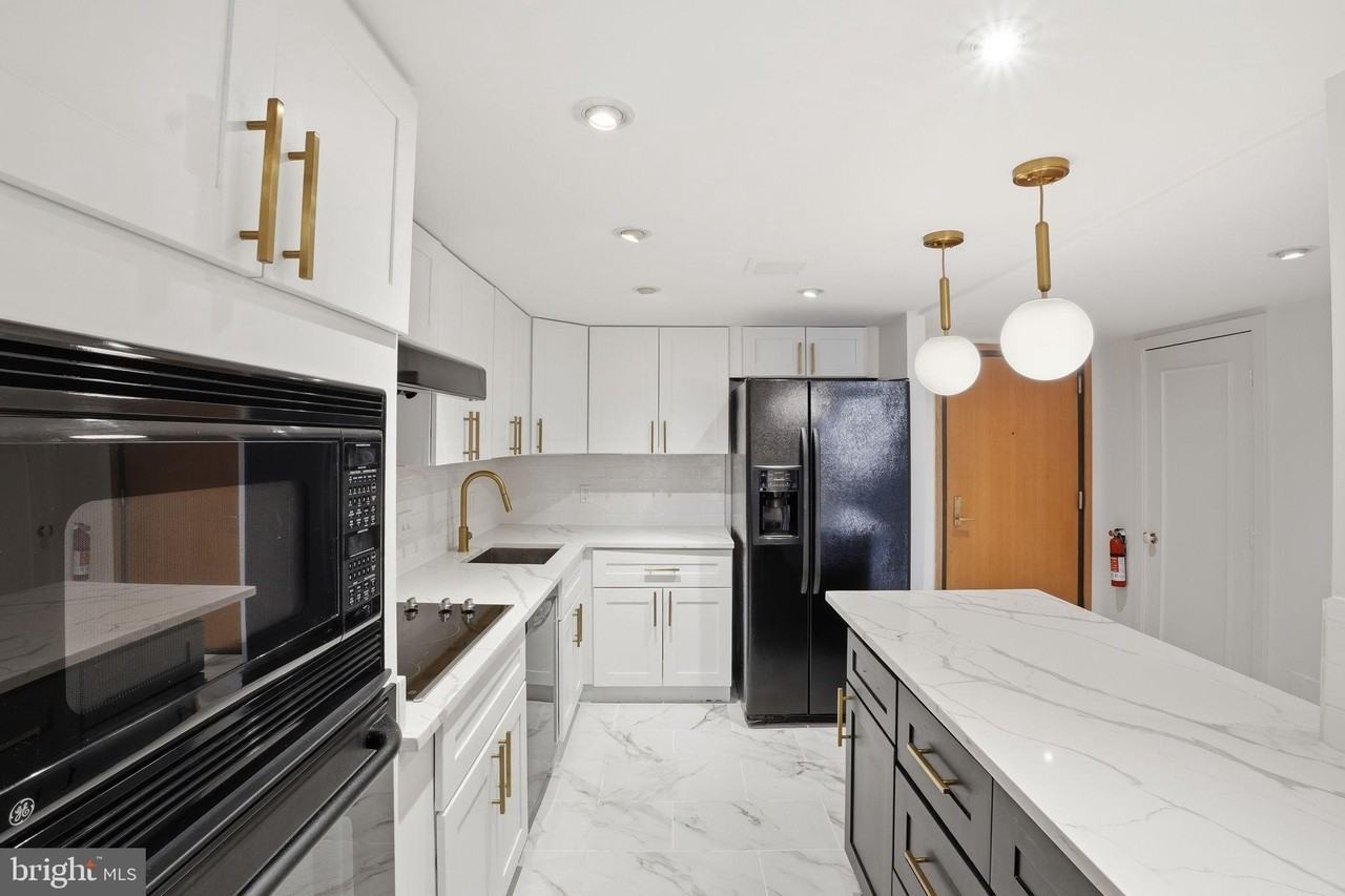 1099 22nd St Nw #106 - Photo 4 of 20