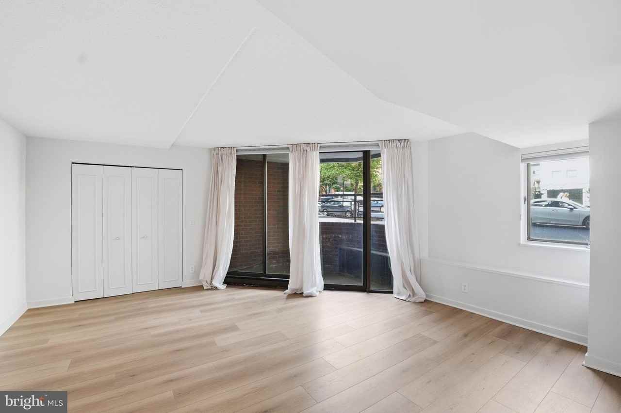 1099 22nd St Nw #106 - Photo 5 of 20
