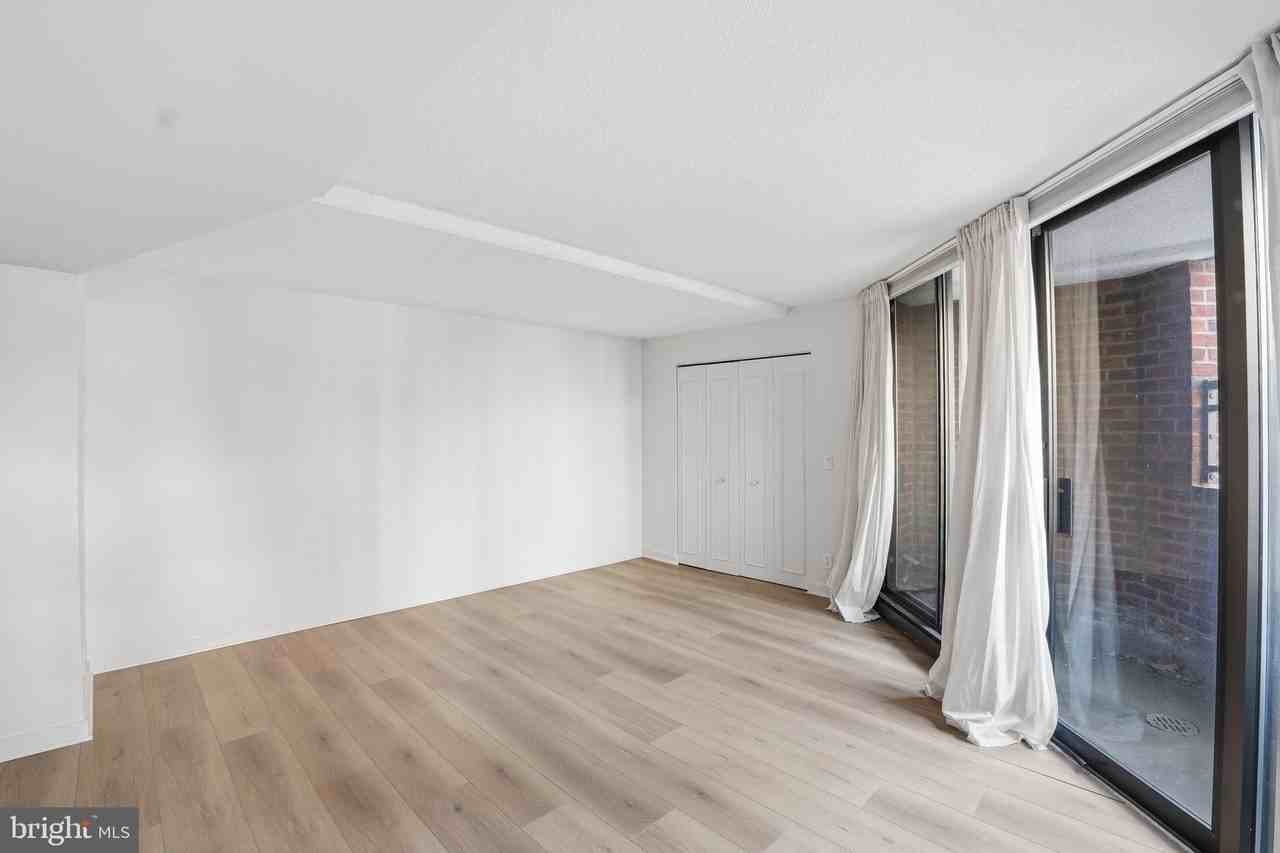1099 22nd St Nw #106 - Photo 6 of 20
