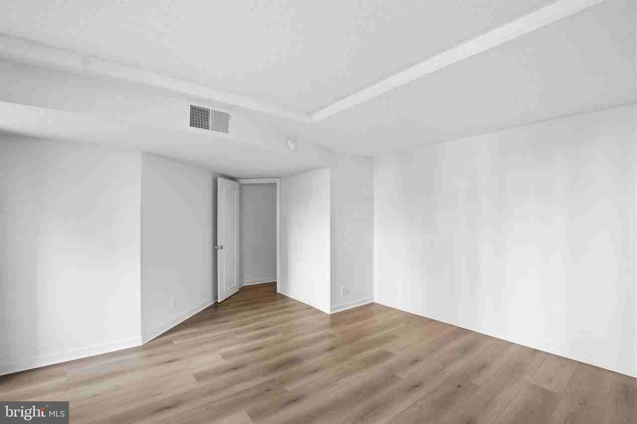 1099 22nd St Nw #106 - Photo 7 of 20