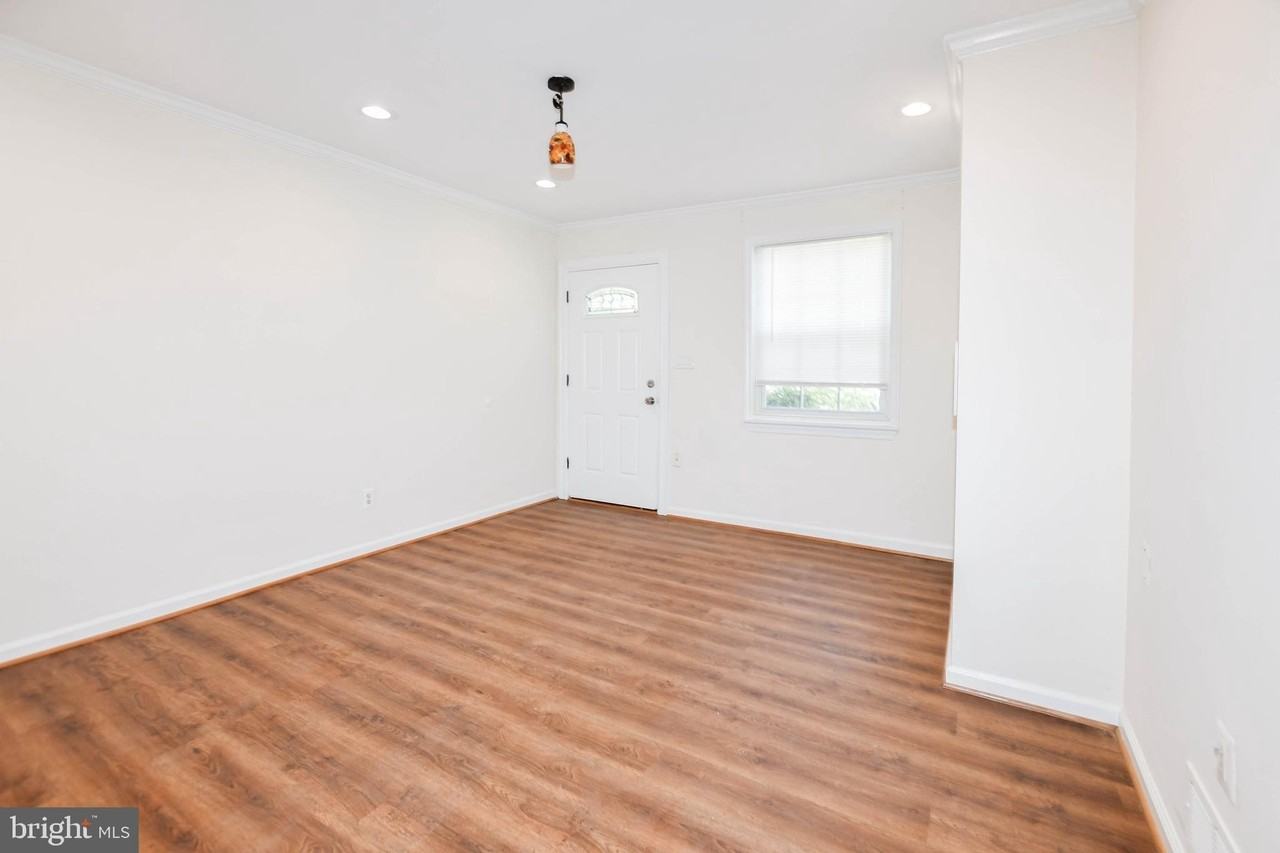 1729 Gales Pl Ne - Photo 4 of 13