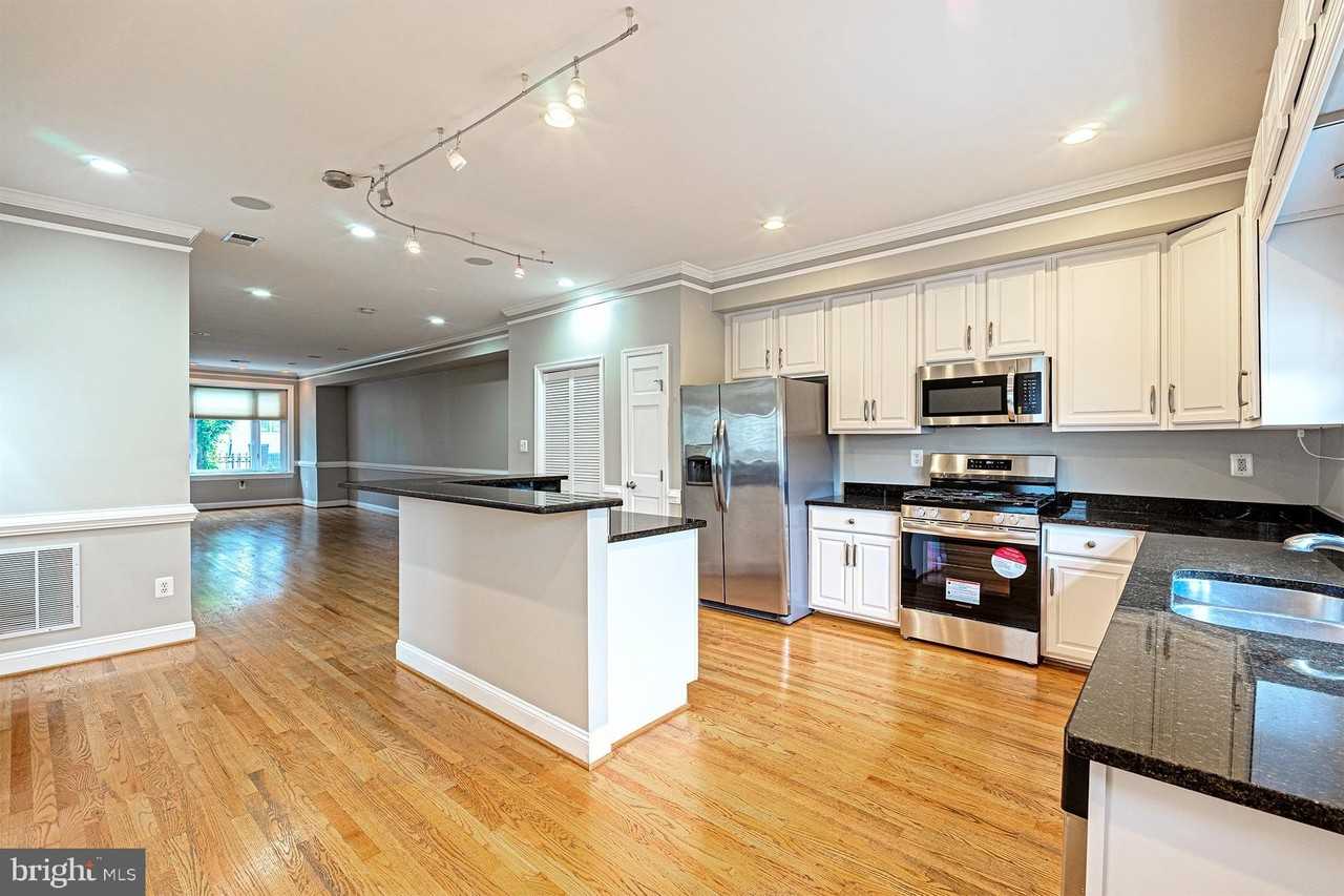 1535 Gales St Ne - Photo 5 of 29