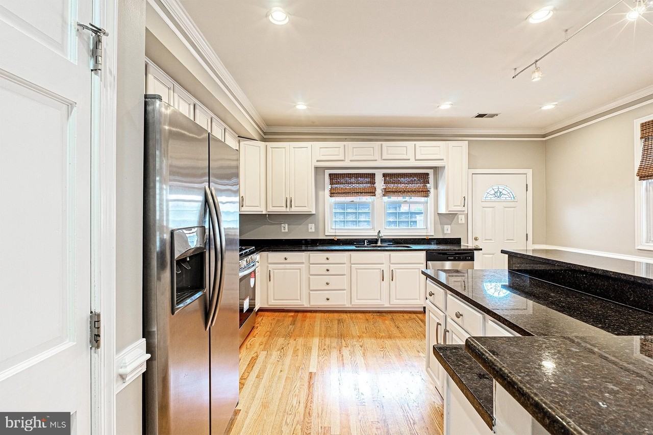 1535 Gales St Ne - Photo 7 of 29