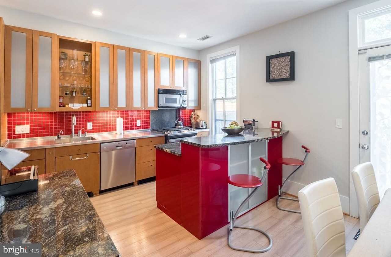 1407 33rd St Nw - Photo 4 of 17