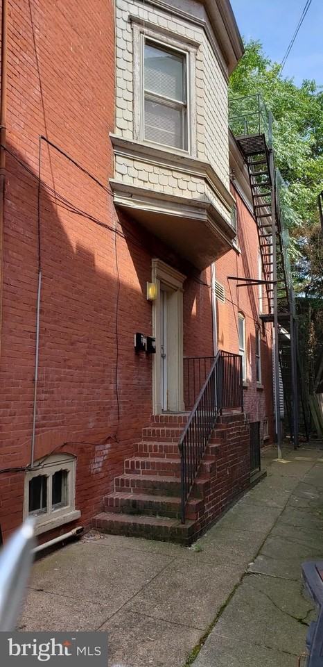 2118 N Washington St #3 - Photo 3 of 9