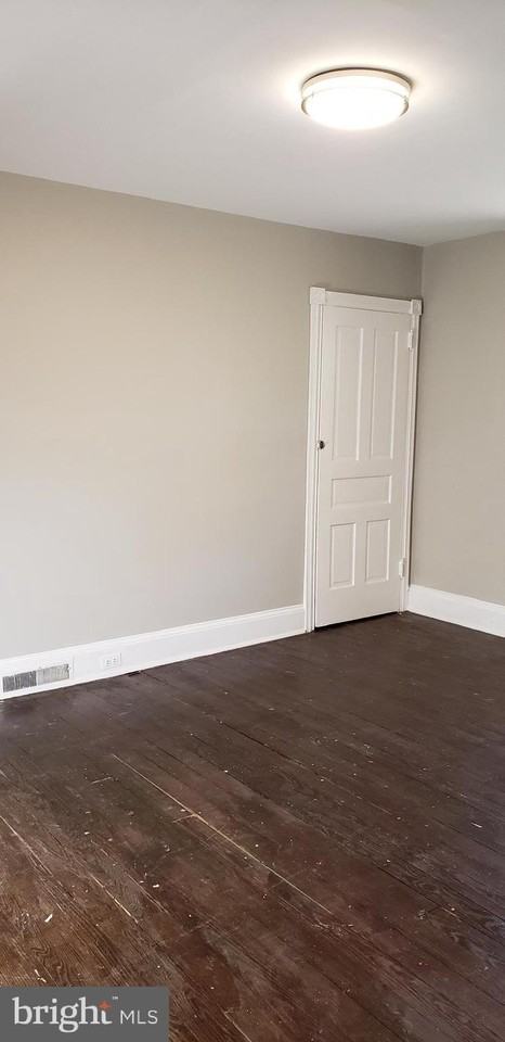 2118 N Washington St #3 - Photo 6 of 9