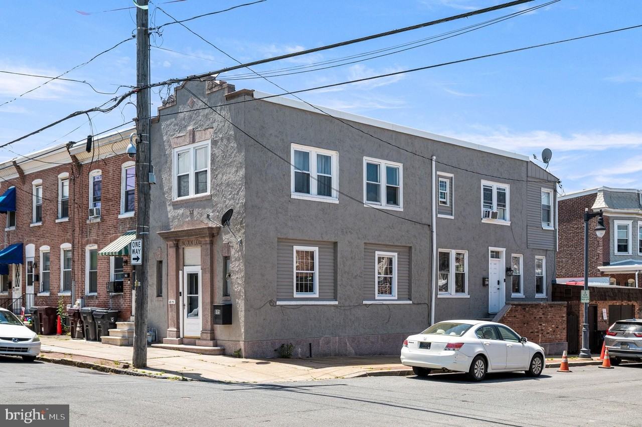 815 N Lincoln St - Photo 2 of 16