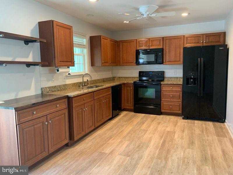 413 Queen Anne St - Photo 5 of 29