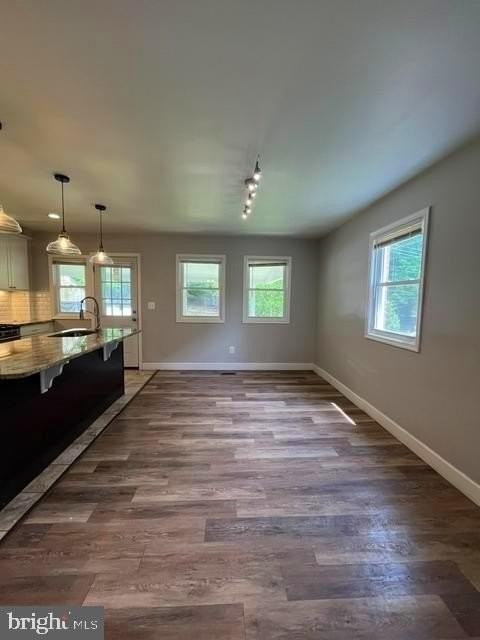 1646 Wadsworth Way - Photo 5 of 19