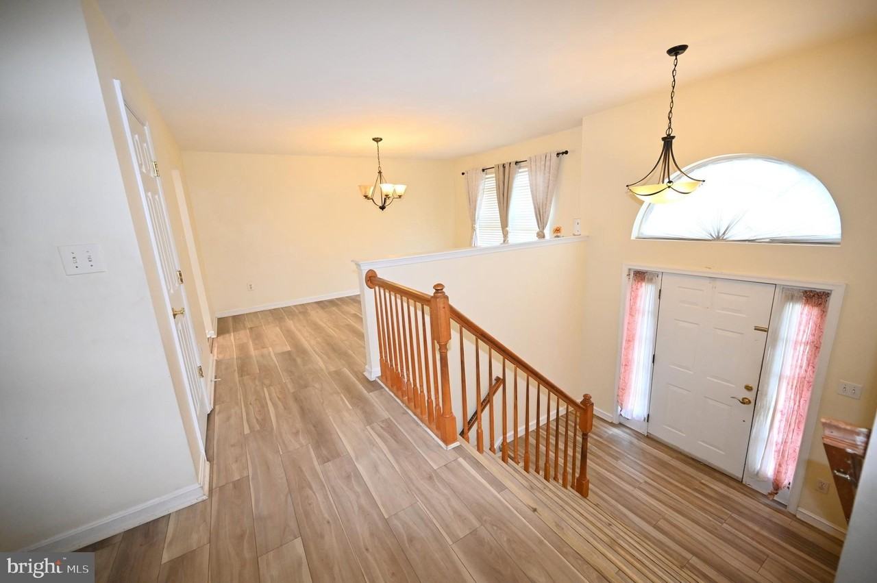 9172 Granite Ct - Photo 5 of 50