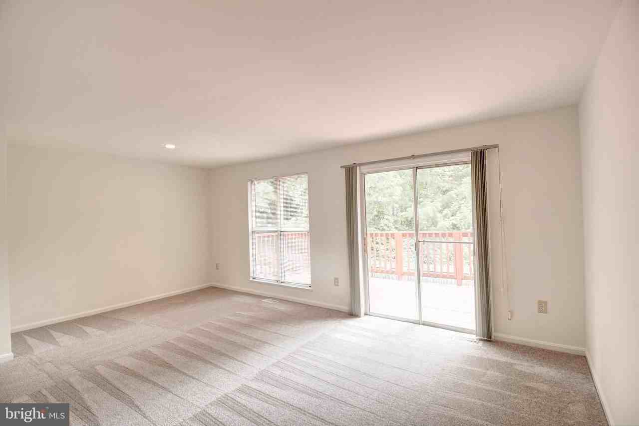 1878 Murdock Ct - Photo 4 of 23
