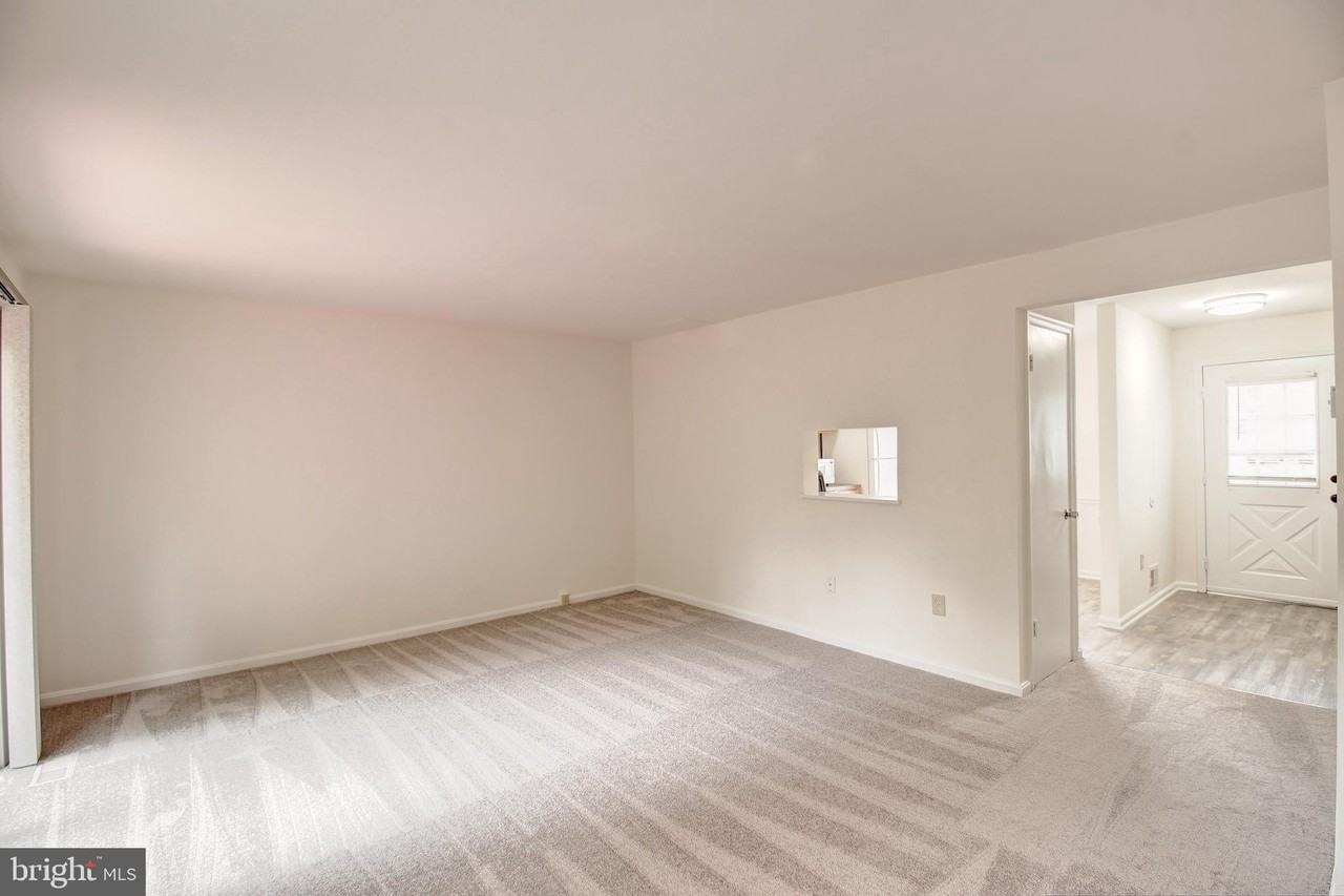 1878 Murdock Ct - Photo 5 of 23