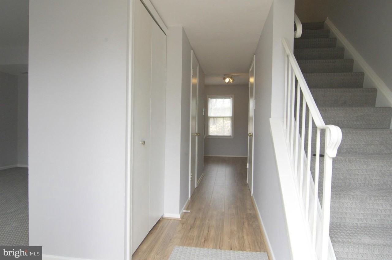 4 Chantilly Ct - Photo 2 of 39