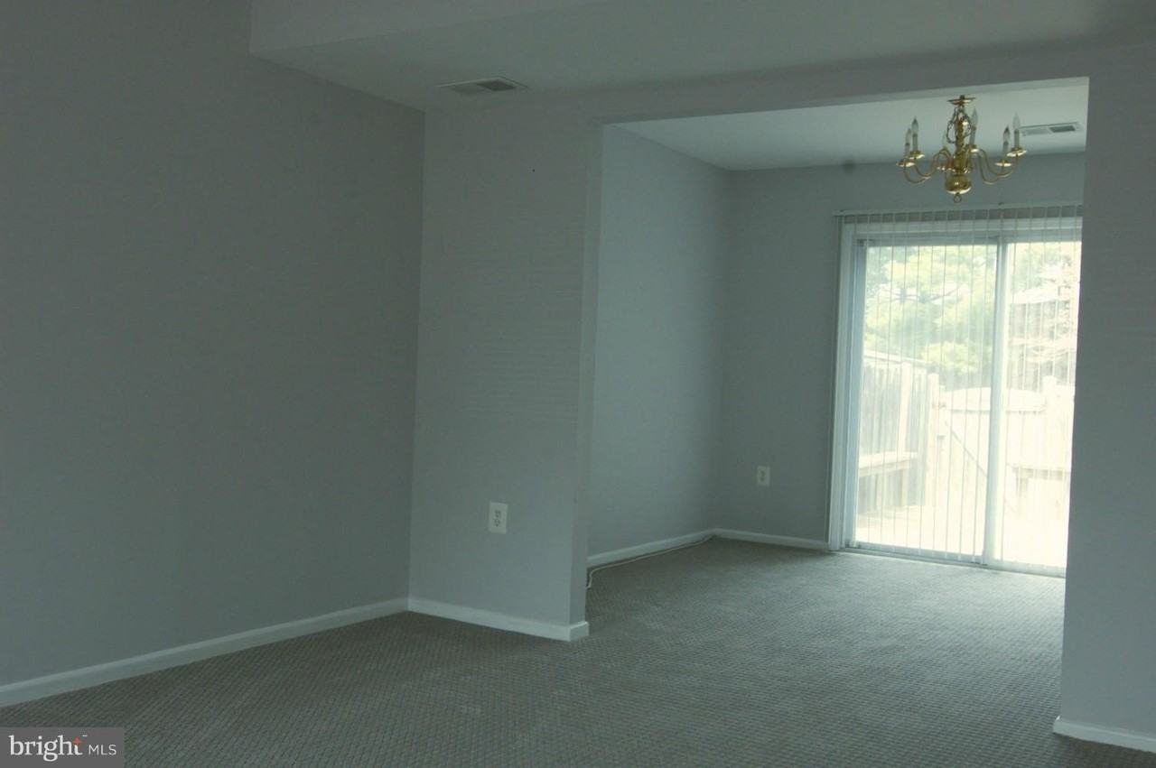 4 Chantilly Ct - Photo 4 of 39