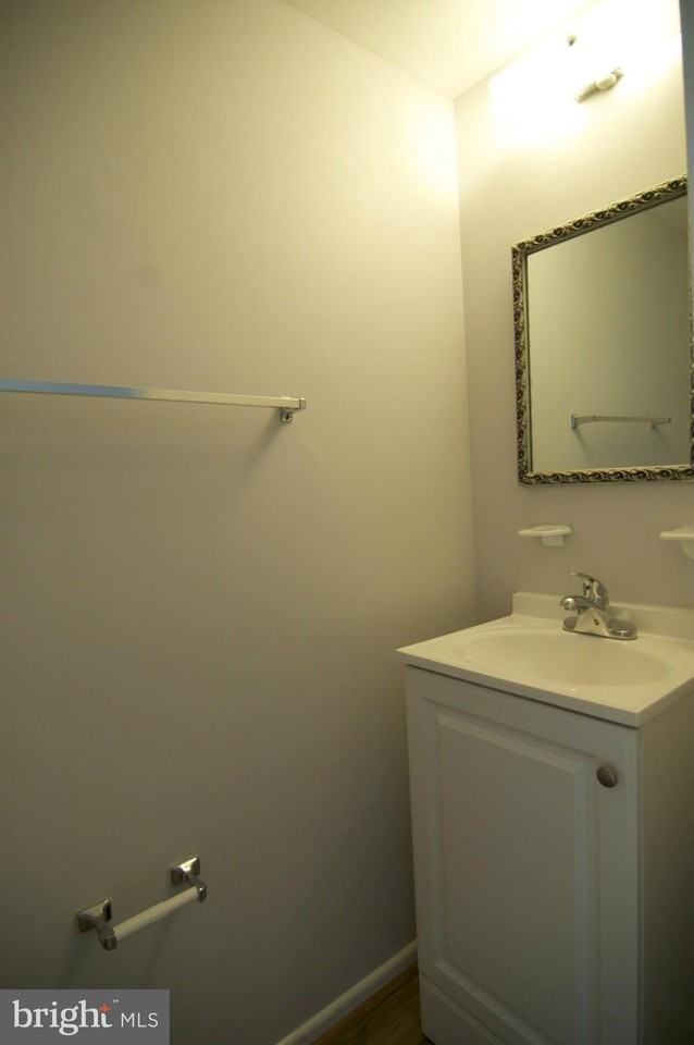 4 Chantilly Ct - Photo 7 of 39