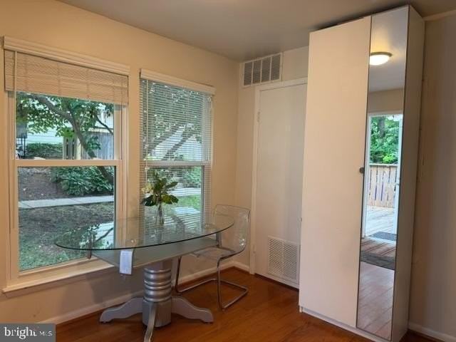 20121 Waterside Dr #102 - Photo 5 of 24