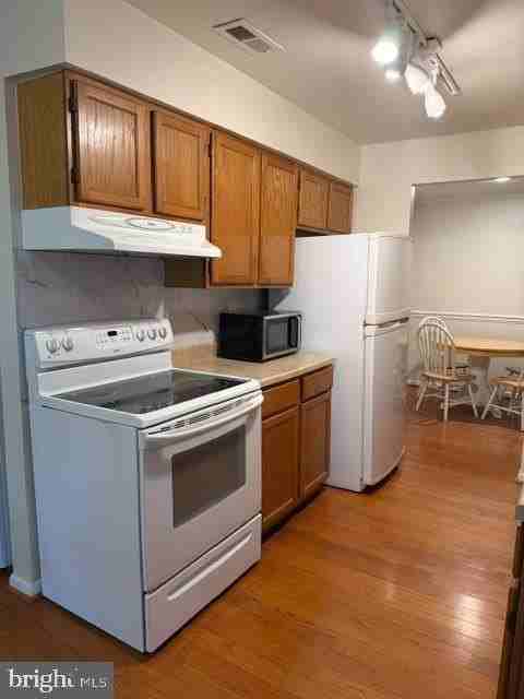 20121 Waterside Dr #102 - Photo 6 of 24