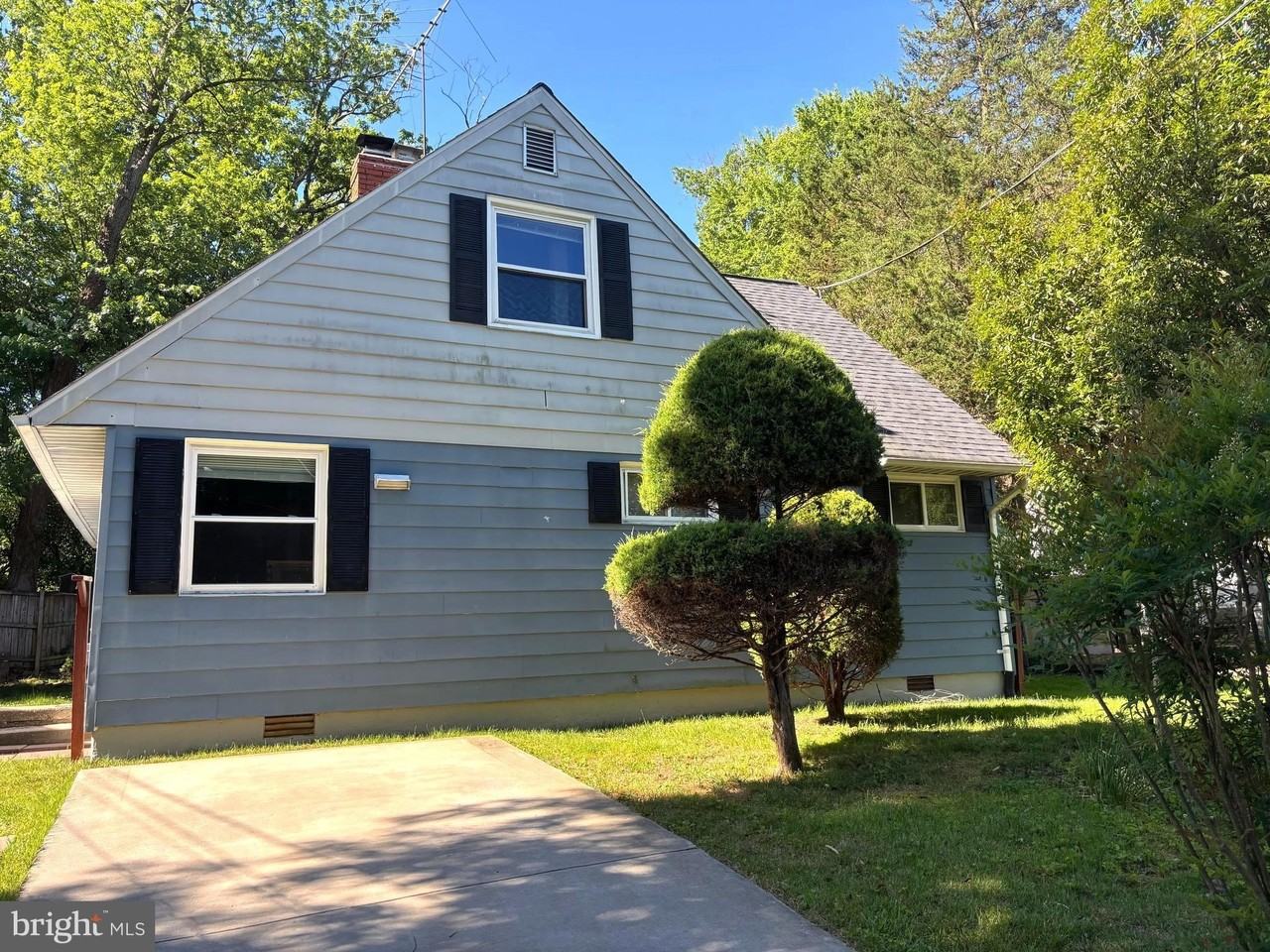 5702 Denfield Rd - Photo 2 of 27