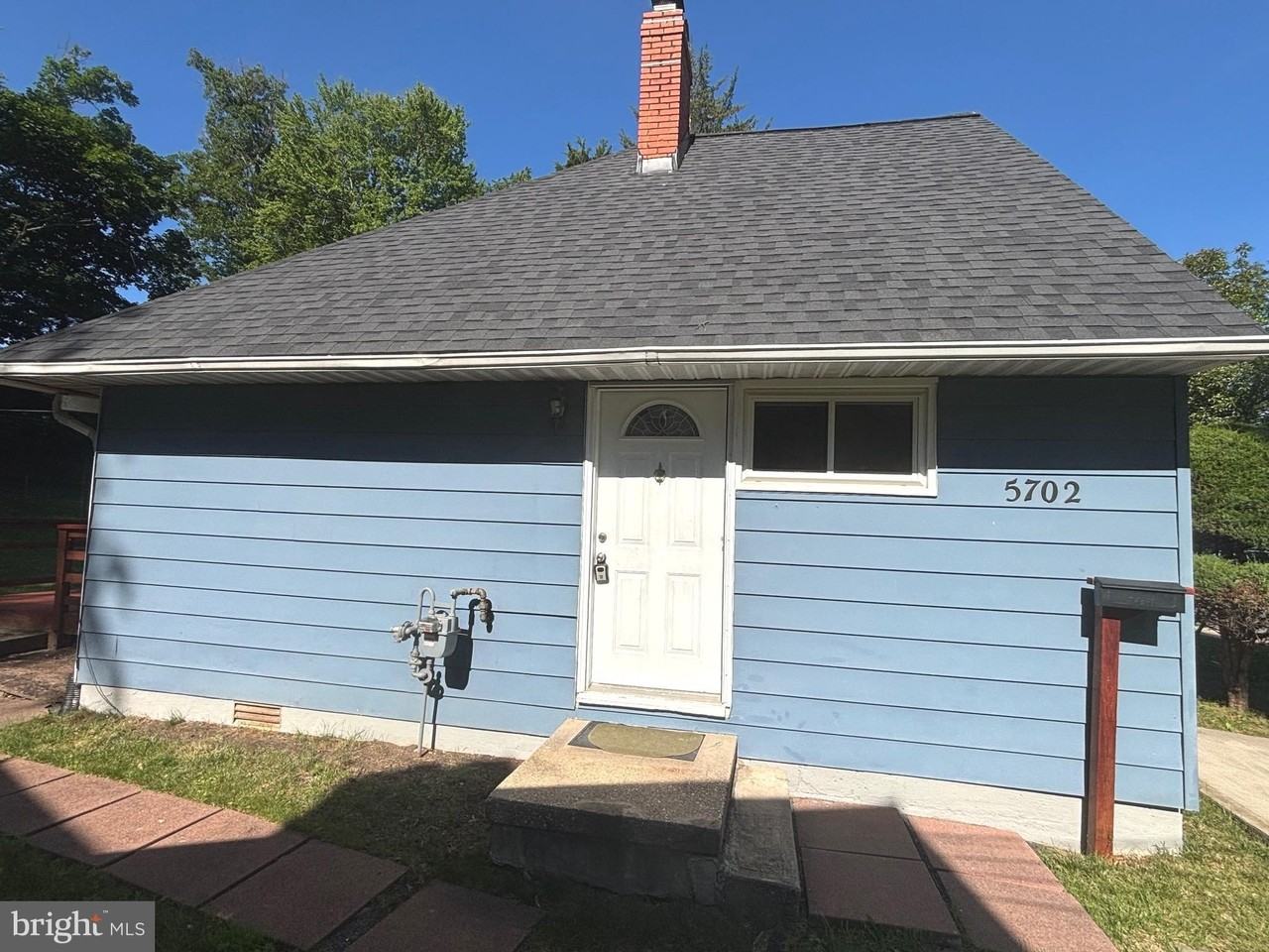 5702 Denfield Rd - Photo 3 of 27