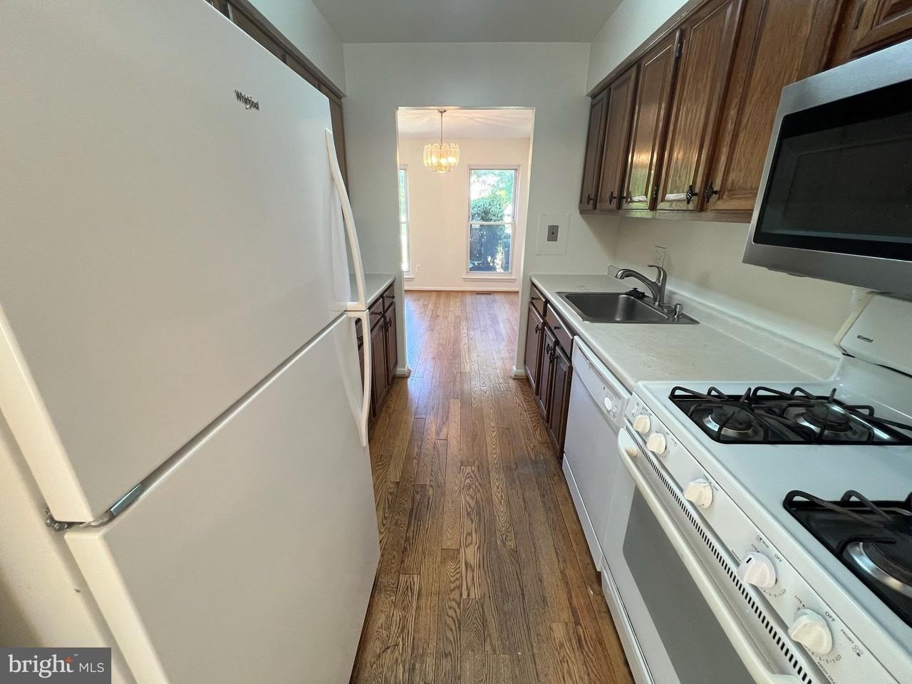 5566 Burnside Dr - Photo 4 of 31
