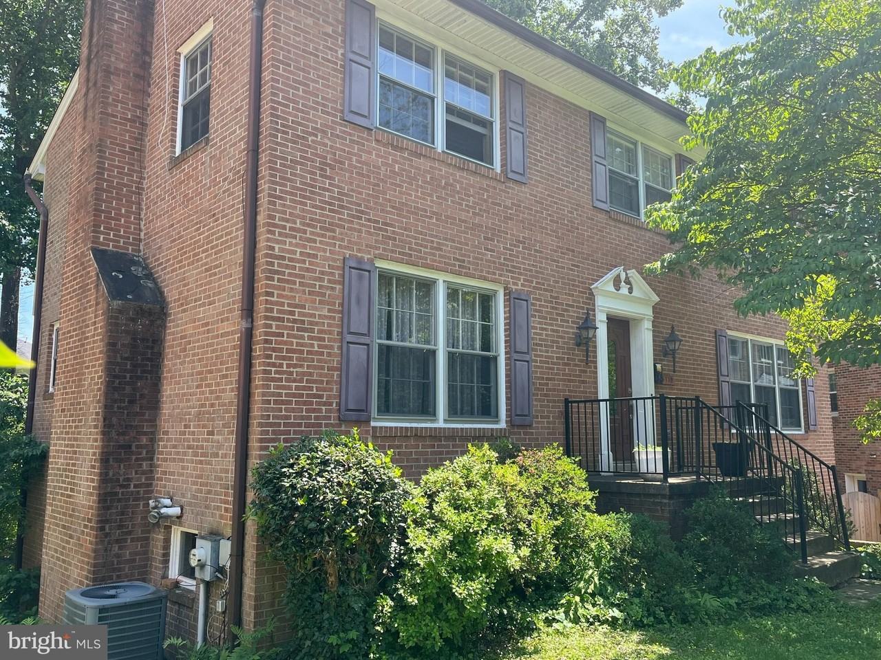 5310 Danbury Rd - Photo 2 of 11
