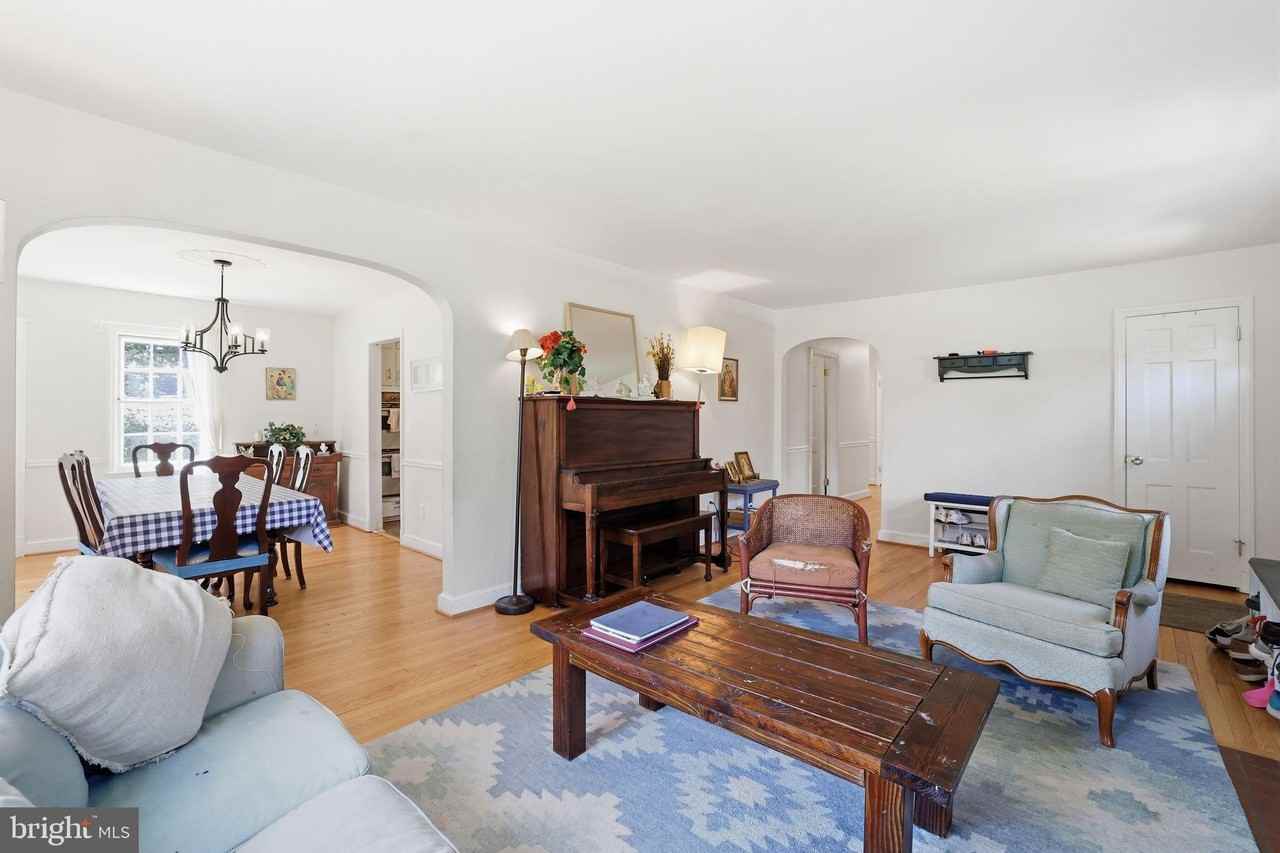 7322 Edmonston Rd - Photo 6 of 50