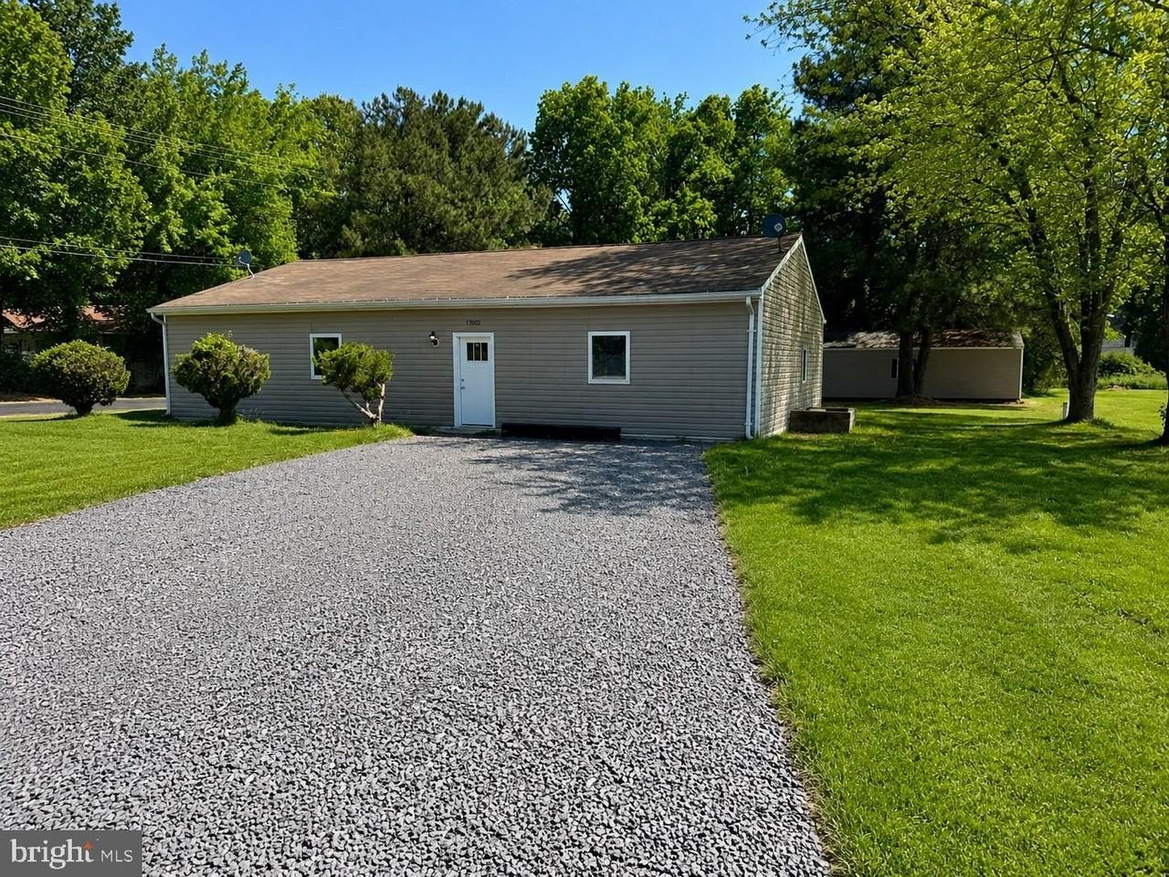 17802 Piney Point Rd - Photo 2 of 34