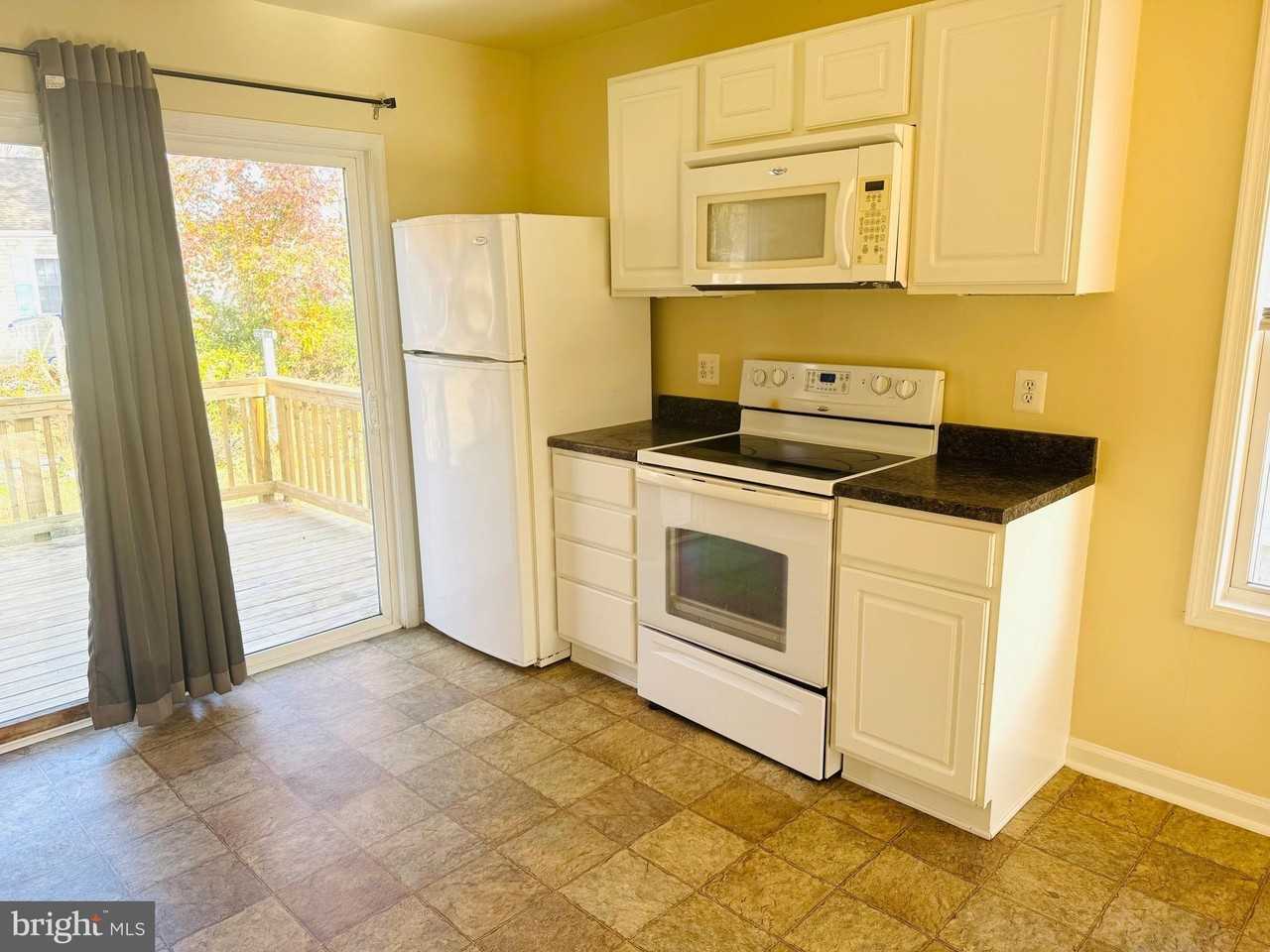 45326 Stark Dr - Photo 6 of 24