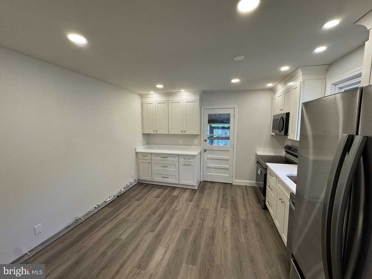 601 E Lakeshore Dr - Photo 5 of 16
