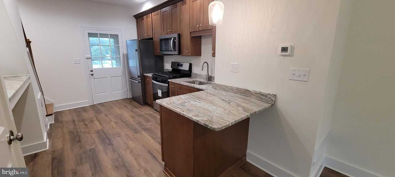 229 Chambersburg St - Photo 4 of 11