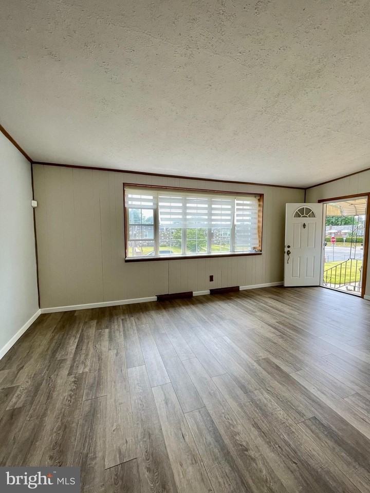 1405 Napfle Ave - Photo 2 of 26