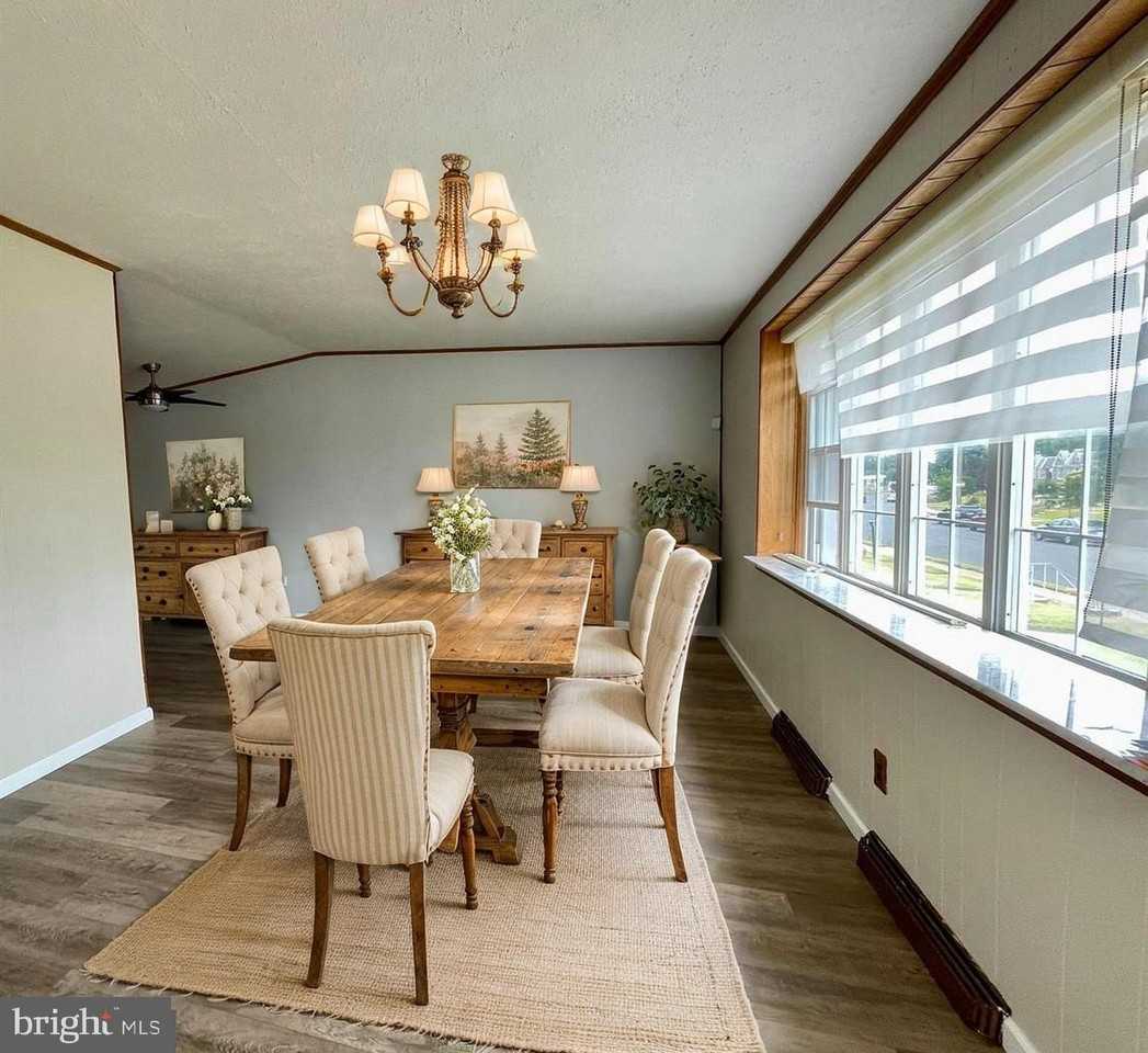 1405 Napfle Ave - Photo 3 of 26