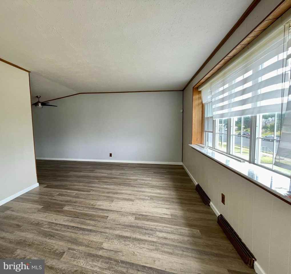 1405 Napfle Ave - Photo 4 of 26