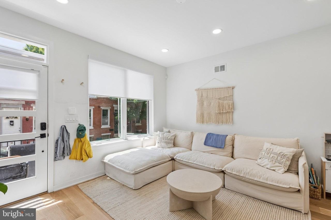 2231 Pemberton St - Photo 4 of 36