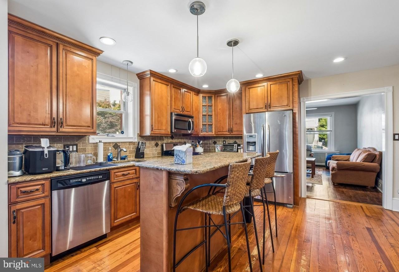 357 Lemonte St - Photo 5 of 26