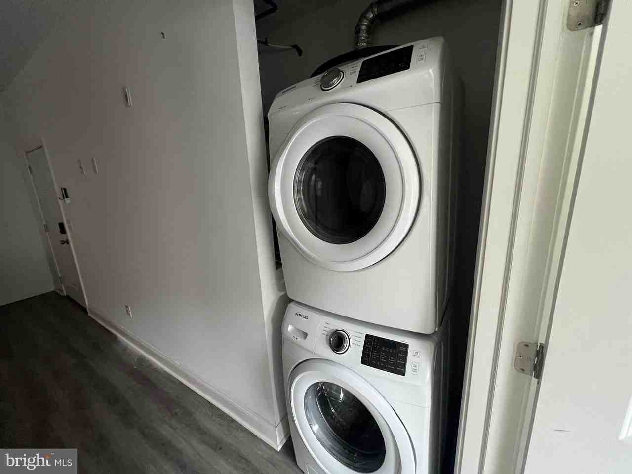 1829 N 33rd St #2F - Photo 4 of 6