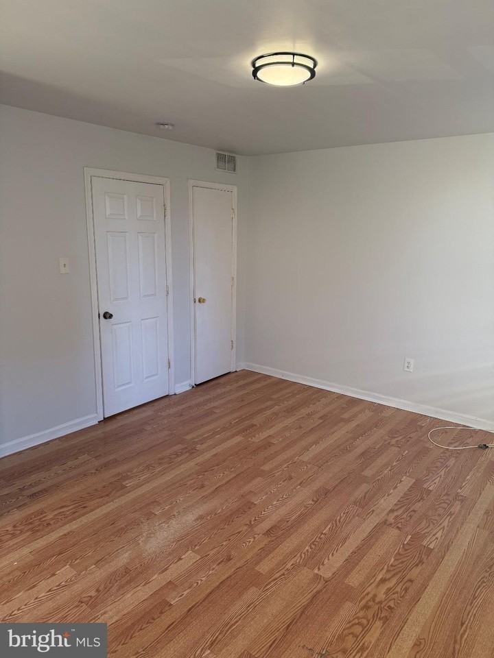 2427 N 10th St - Photo 3 of 20