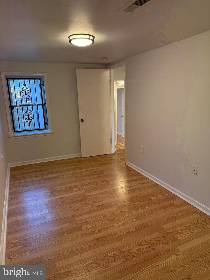 2427 N 10th St - Photo 4 of 20