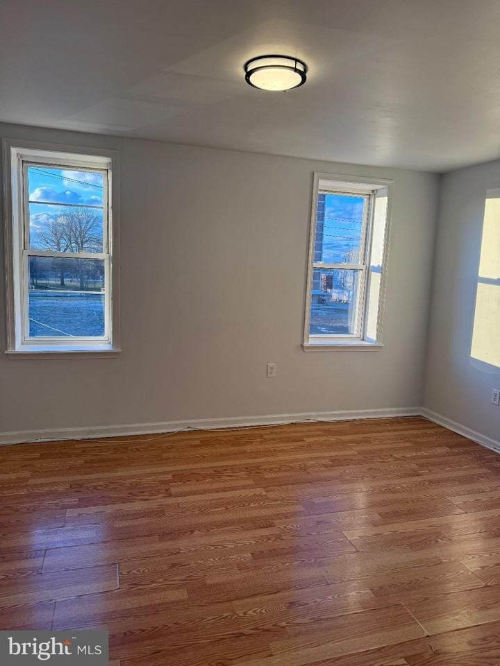 2427 N 10th St - Photo 6 of 20