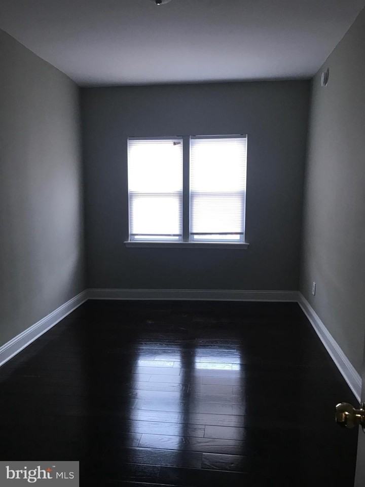 230 S 45th St #2 - Photo 4 of 13