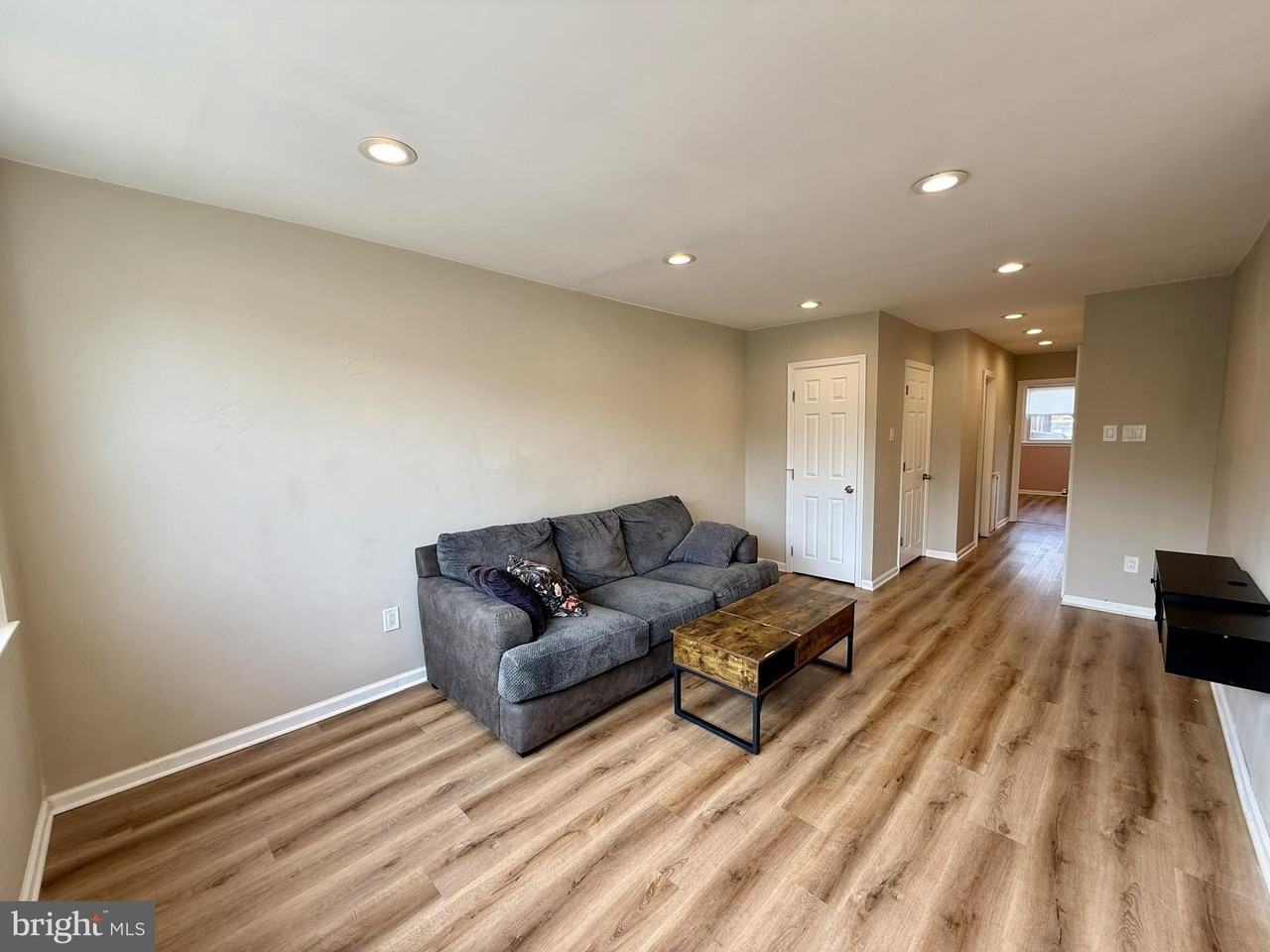10838 Lockart Ct - Photo 4 of 15
