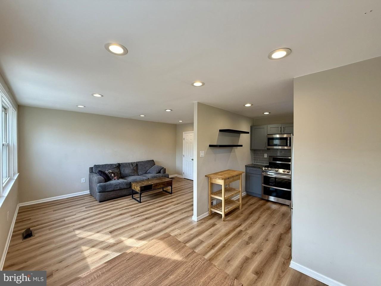 10838 Lockart Ct - Photo 5 of 15