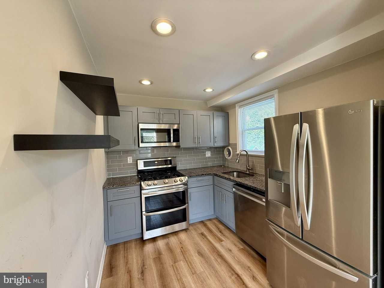 10838 Lockart Ct - Photo 6 of 15